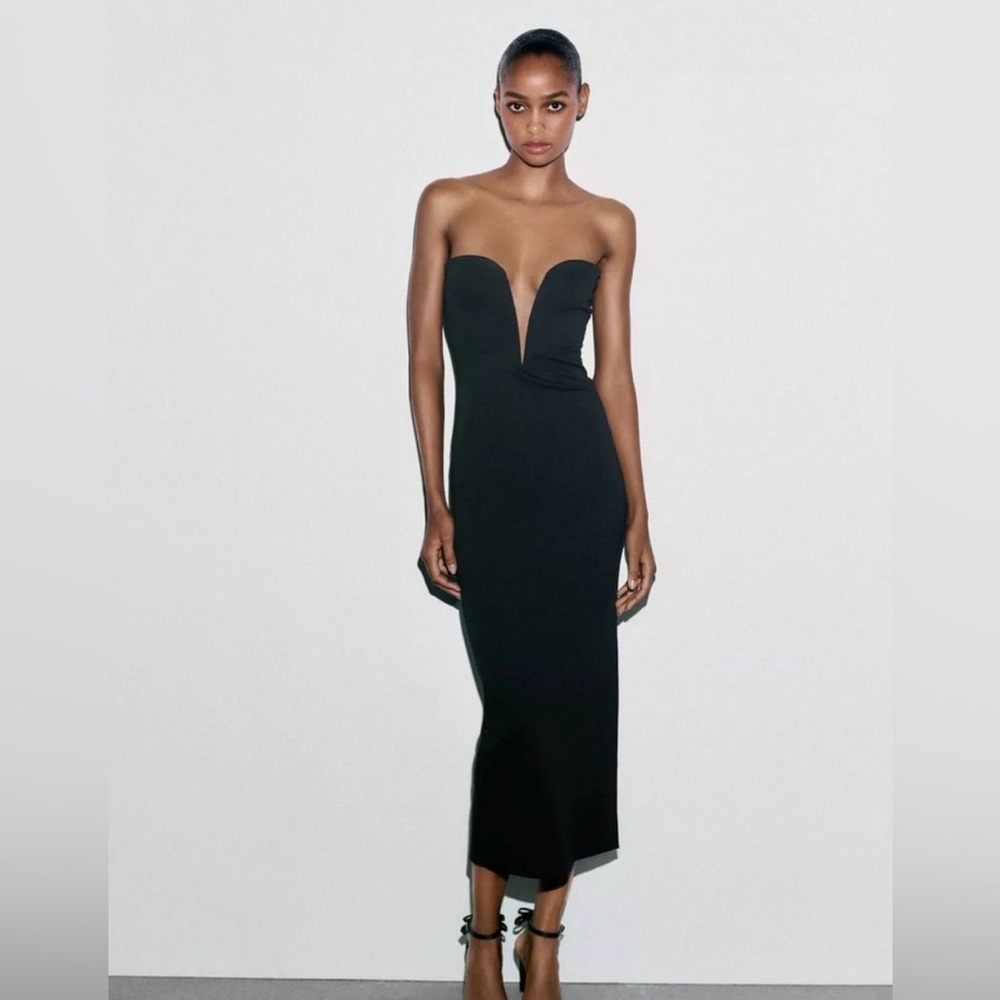 Zara Black sweetheart strapless midi dress
New Never Worn with Tags Size Medium